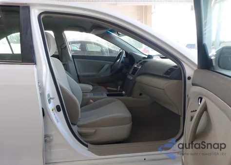 2011 Toyota Camry z USA, uszkodzony, nr VIN 4T1BF3EK1BU752669